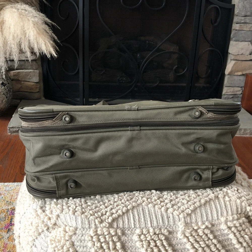 BRIGGS & RILEY Travelware Olive Green Carey On Bag Duffle Briefbag Weekender 20”